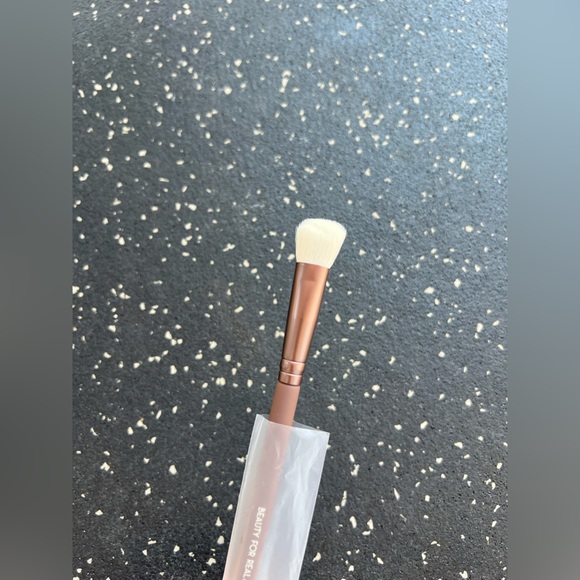BEAUTY FOR REAL | Perfect Perfection Concealer Brush - Picture 5 of 8